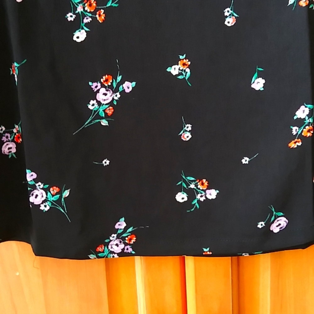 NWT Black Floral Blouse Top Crewneck Short Sleeve Womens XS by Elodie - Picture 5 of 6